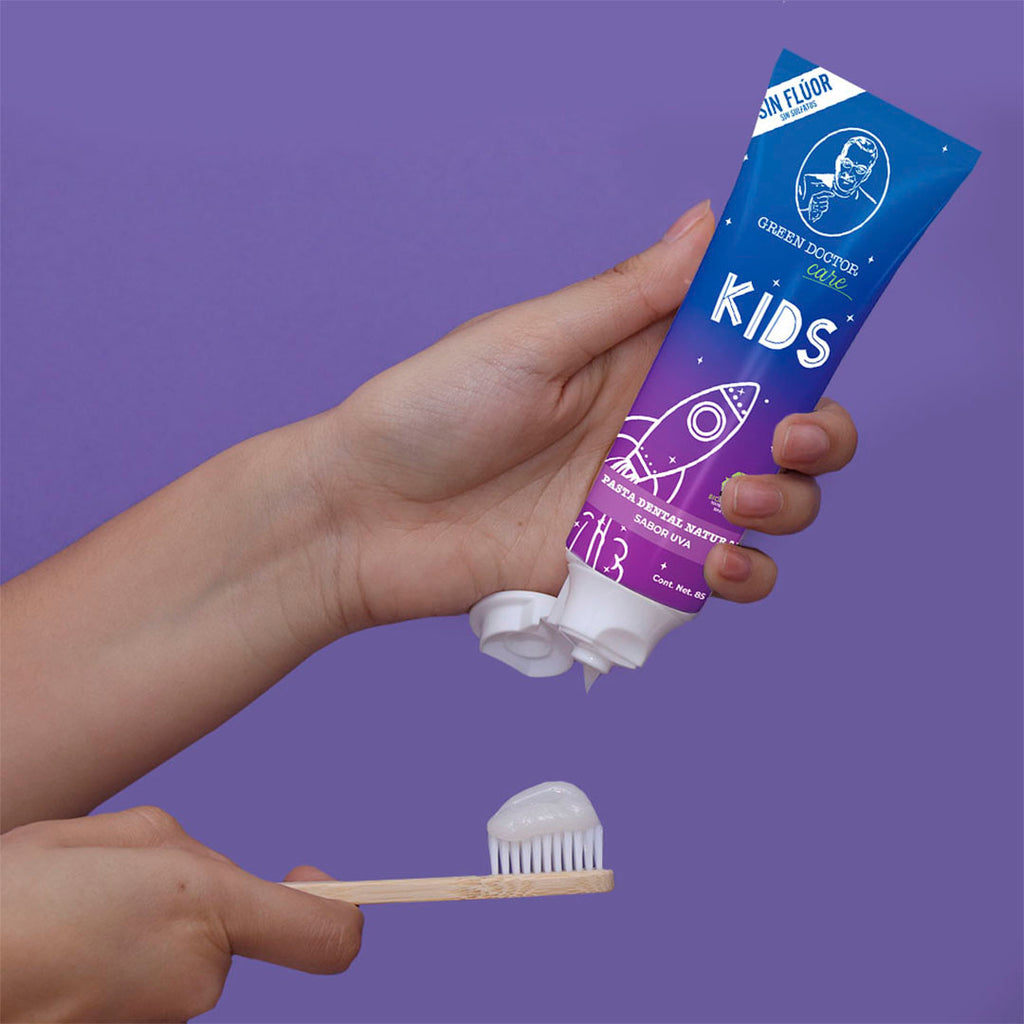 Pasta dental para niños sin flúor, libre de químicos, parabenos, sulfatos y azúcar. 85gr.